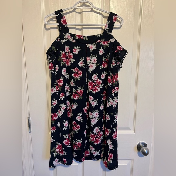 Boutique Dress with Arm Cuff Sleeves - Small - Picture 3 of 4